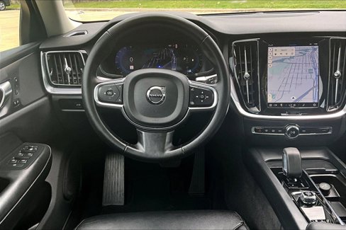 Certified 2025 Volvo S60 B5 Core image 7