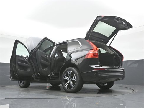 Used 2022 Volvo XC60 B5 Momentum w/ Climate Package image 52