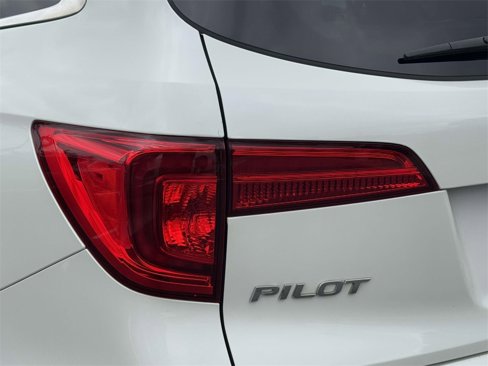 Used 2018 Honda Pilot Touring image 8