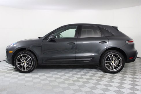 Certified 2025 Porsche Macan image 2