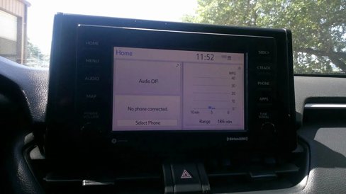 Used 2020 Toyota RAV4 LE image 17