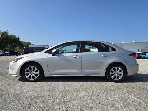 Used 2021 Toyota Corolla LE image 4