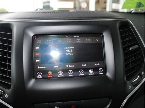 Certified 2020 Jeep Cherokee Latitude Plus image 16