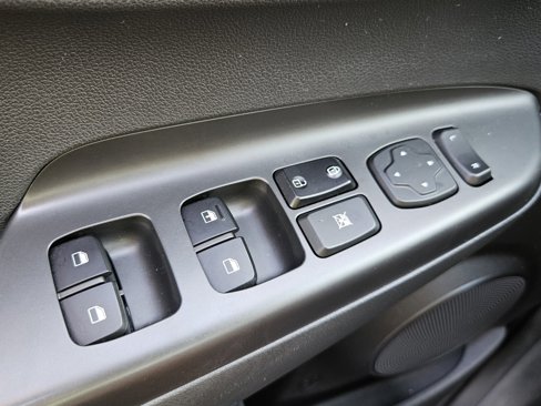 Used 2021 Hyundai Kona SE image 34