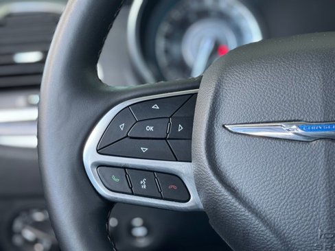 Used 2018 Chrysler 300 Limited w/ Safetytec Plus Group image 7