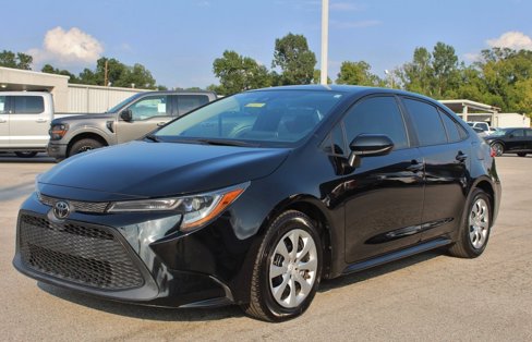 Used 2021 Toyota Corolla LE image 2