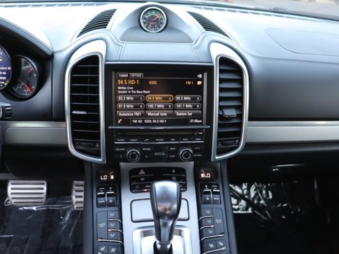 Used 2013 Porsche Cayenne Turbo image 34