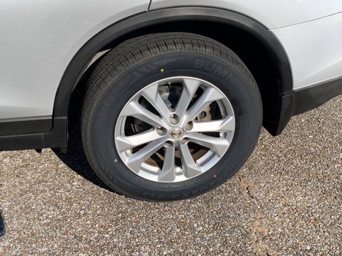 Used 2016 Nissan Rogue SV image 9