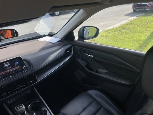 Used 2022 Nissan Rogue SV image 11