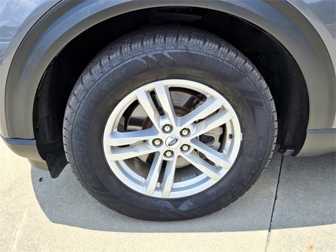 Used 2023 Ford Explorer XLT w/ Equipment Group 202A image 12
