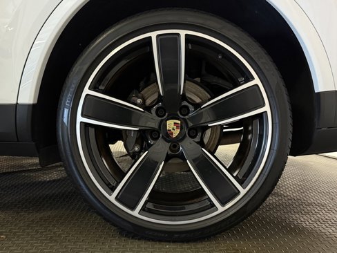 Certified 2022 Porsche Cayenne Coupe image 33