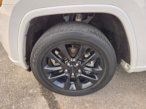 Used 2022 Jeep Grand Cherokee Laredo X image 32