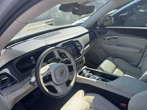 Certified 2024 Volvo XC90 B6 Ultimate w/ Protection Package Premier image 4