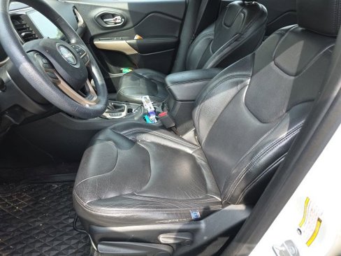 Used 2017 Jeep Cherokee Sport image 15