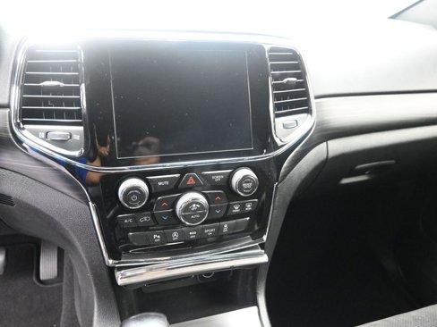 Used 2021 Jeep Grand Cherokee Laredo X image 19