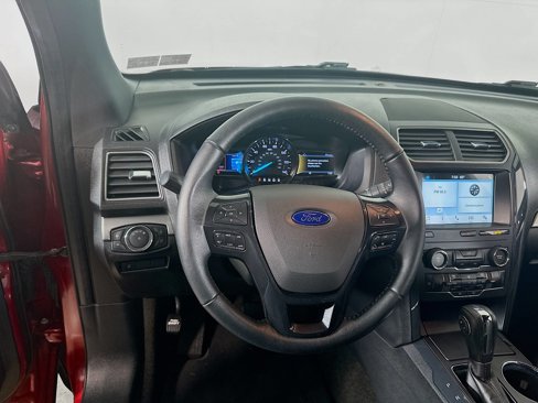 Used 2018 Ford Explorer XLT w/ Equipment Group 202A image 20