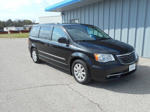 Used 2015 Chrysler Town & Country Touring image 5