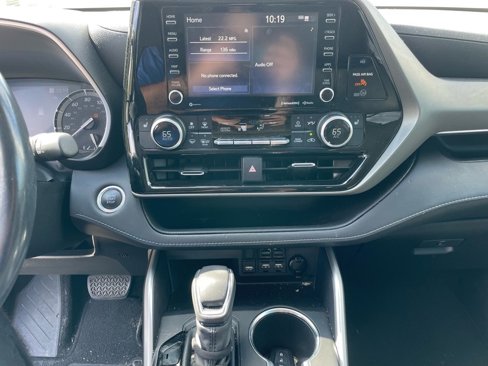 Used 2021 Toyota Highlander XLE image 15