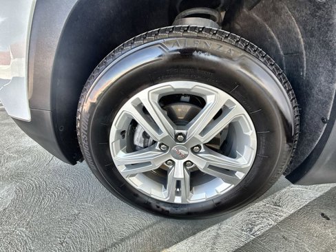 Used 2024 GMC Terrain SLE image 32