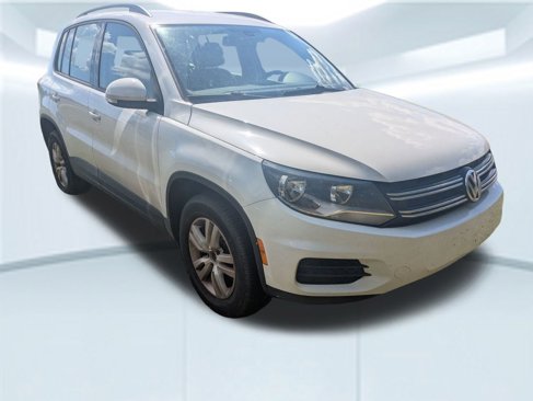Used 2017 Volkswagen Tiguan S image 4