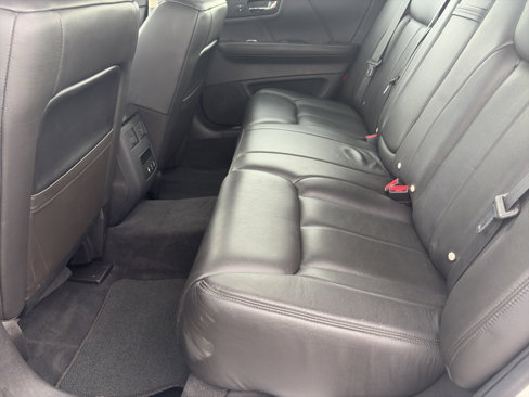 Used 2011 Cadillac DTS Platinum image 13