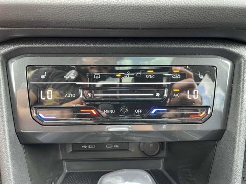 Used 2022 Volkswagen Tiguan SE image 28