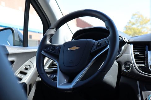Used 2020 Chevrolet Trax LT w/ LT Convenience Package image 39