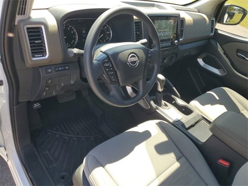 Used 2022 Nissan Frontier SV w/ Technology Package image 6