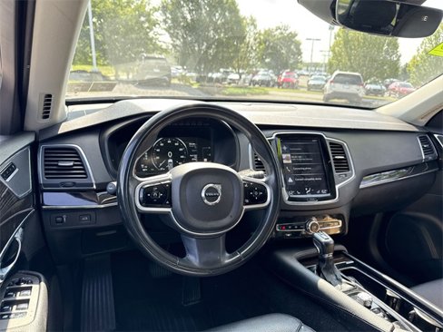 Used 2018 Volvo XC90 T5 Momentum w/ Convenience Package image 10