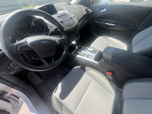 Used 2017 Ford Escape SE image 3