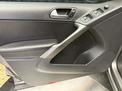Used 2010 Volkswagen Tiguan SEL image 16