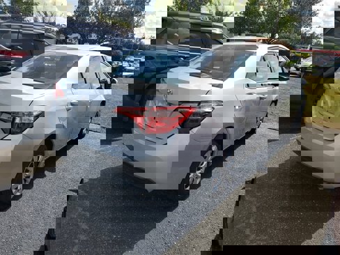 Used 2017 Toyota Corolla LE image 4