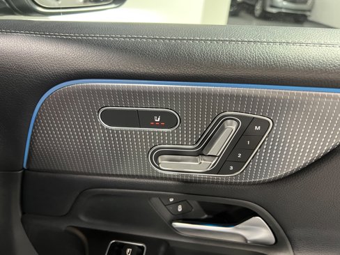 Used 2020 Mercedes-Benz GLB 250 4MATIC image 45