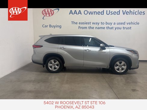 Used 2021 Toyota Highlander LE image 1