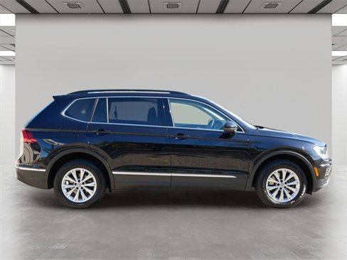 Used 2018 Volkswagen Tiguan SE w/ Panoramic Sunroof Package image 6