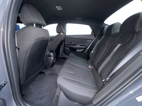 Used 2025 Hyundai Elantra Sport image 7