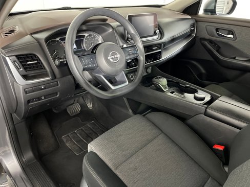 Used 2023 Nissan Rogue SV image 3