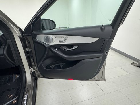 Used 2019 Mercedes-Benz GLC 300 4MATIC image 13