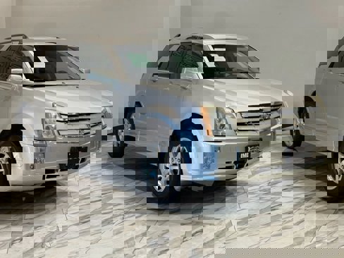 Used 2008 Cadillac SRX AWD w/ Utility Package image 4