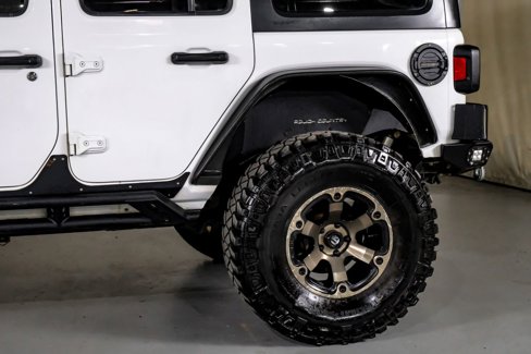 Used 2018 Jeep Wrangler Unlimited Sahara image 14