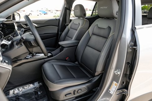 Used 2024 Chevrolet Trax ACTIV w/ Sunroof Package image 32