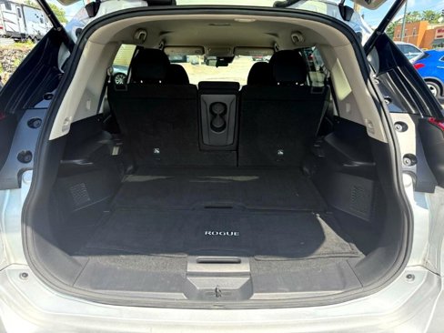 Used 2020 Nissan Rogue SV image 9