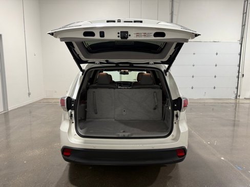 Used 2016 Toyota Highlander Limited image 9