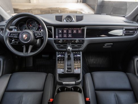 Certified 2024 Porsche Macan image 12