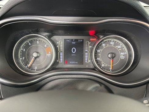 Used 2020 Jeep Cherokee Latitude image 25