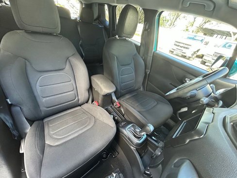 Certified 2021 Jeep Renegade Latitude image 35