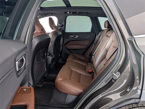 Used 2022 Volvo XC60 B5 Inscription w/ Protection Package Premier image 7