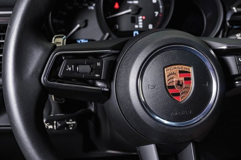Certified 2025 Porsche Macan image 20