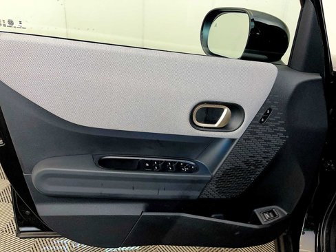 Used 2025 MINI Cooper 4-Door Hardtop image 11