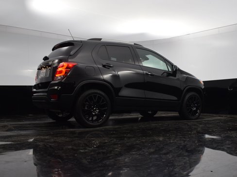 Used 2022 Chevrolet Trax LT w/ Midnight Edition image 23